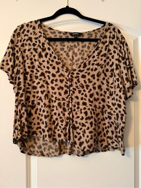 Express Leopard Print V-Neck Short Sleeve